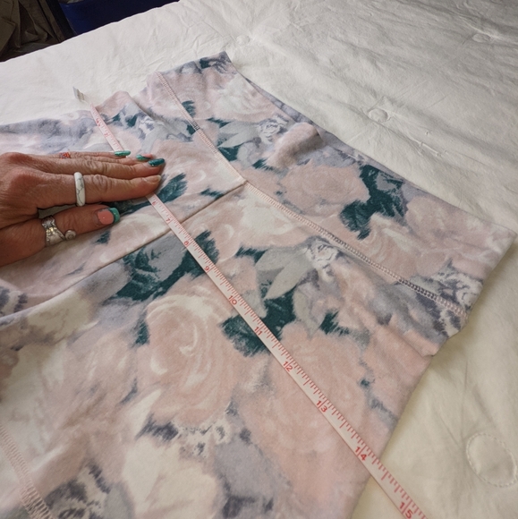 Victoria Secret EUC floral stretch shorts small pink gray white - Picture 8 of 13